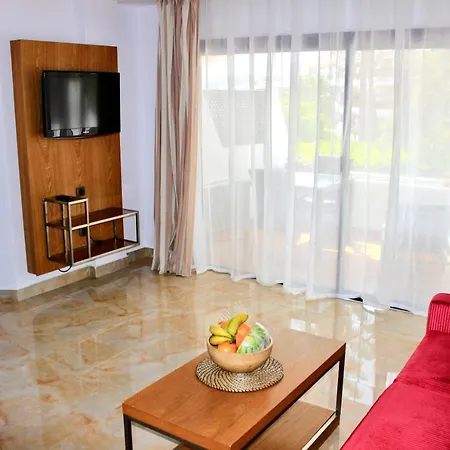Comfortable With Garden View Apartmán