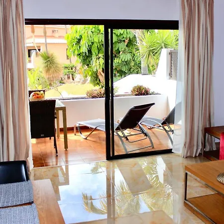 Comfortable With Garden View Apartmán