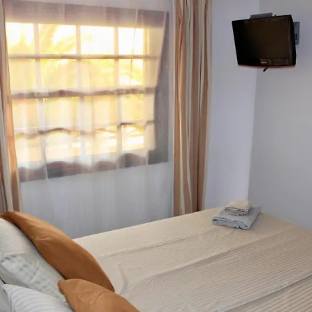 Comfortable With Garden View Apartmán